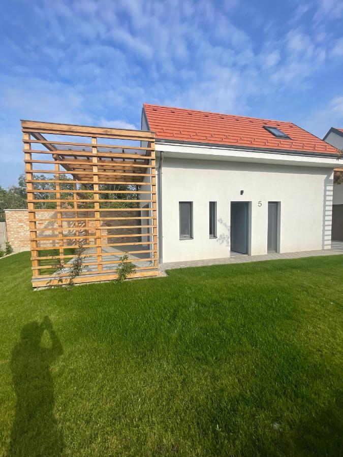Dream Apartman Level Exterior photo