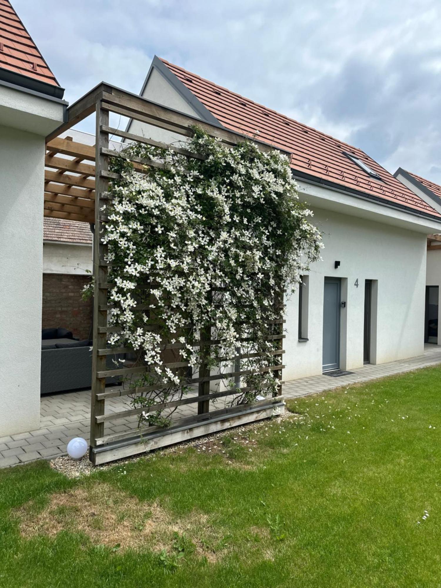 Dream Apartman Level Exterior photo